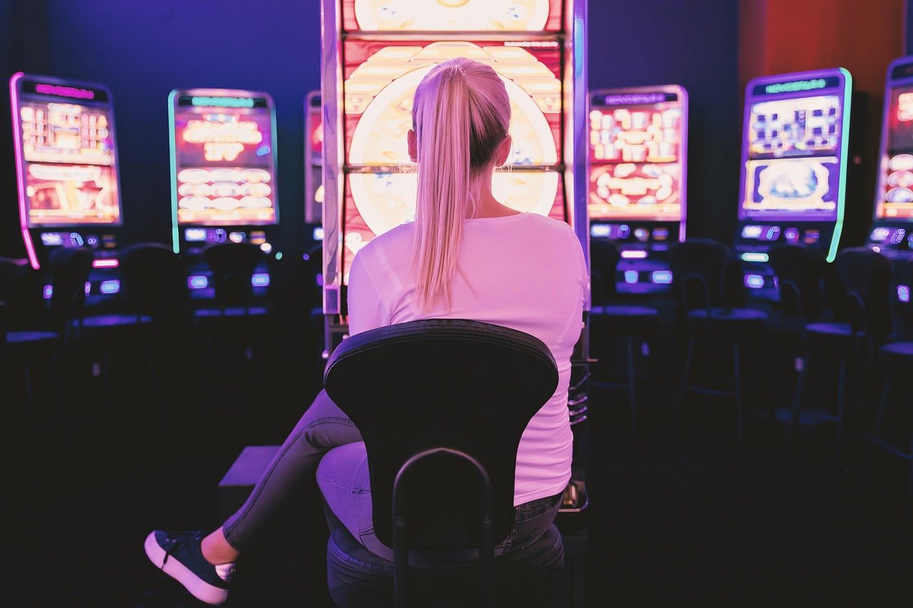 Filipino player watching a live basketball game while using pg777 sports betting on mobile